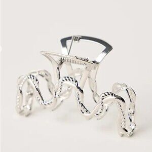 NWT Free People Can't Be Tamed Claw Clip in Silver